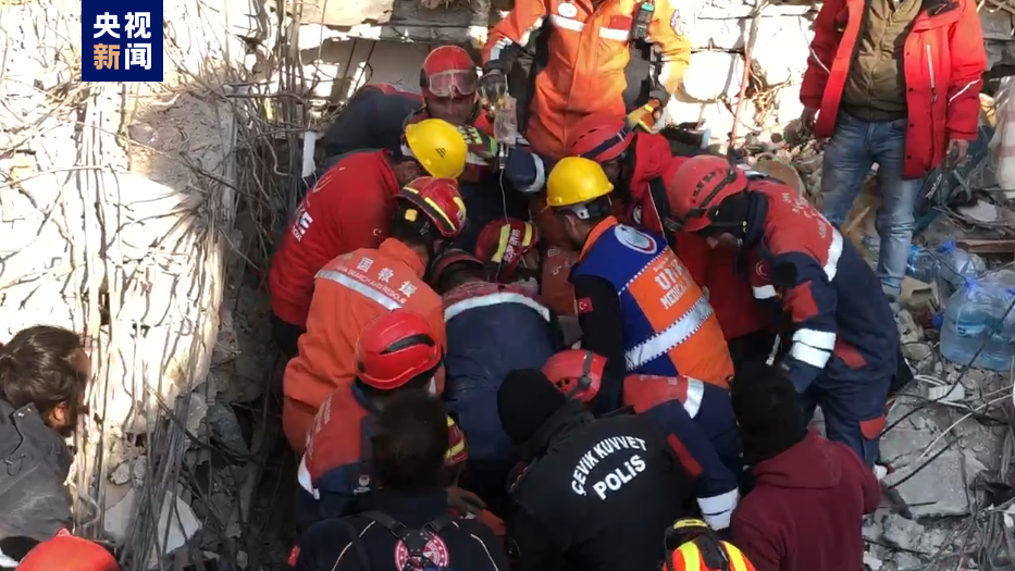 Chinese team rescues a trapped person from the ruins of a collapsed building in Antakya, Türkiye, February 12, 2023. /China Media Group
