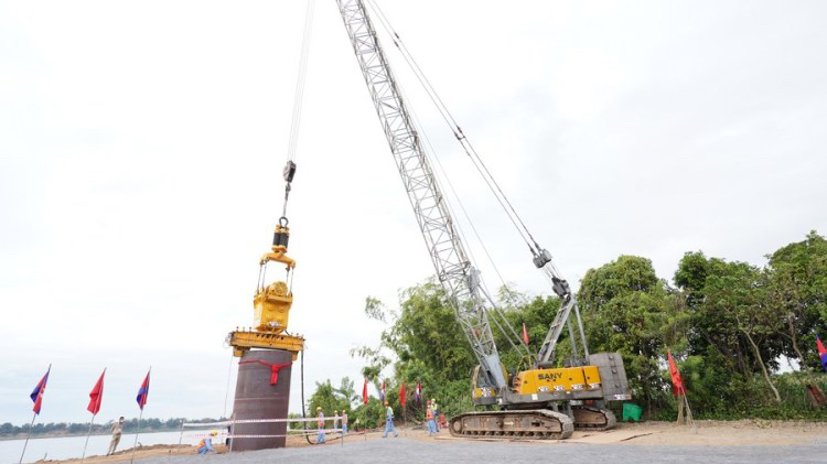 The construction site of a China-funded bridge in Kratie province, Cambodia, January 1,2023. /Xinhua