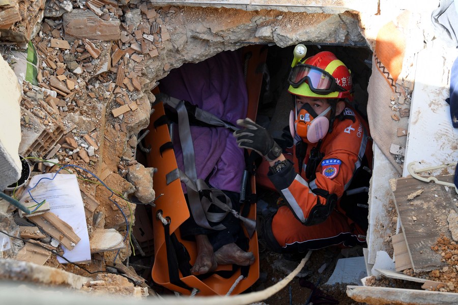 A member of the China Search and Rescue Team carries out operation in earthquake debris in Antakya in the southern province of Hatay, Türkiye, February 9, 2023. /Xinhua