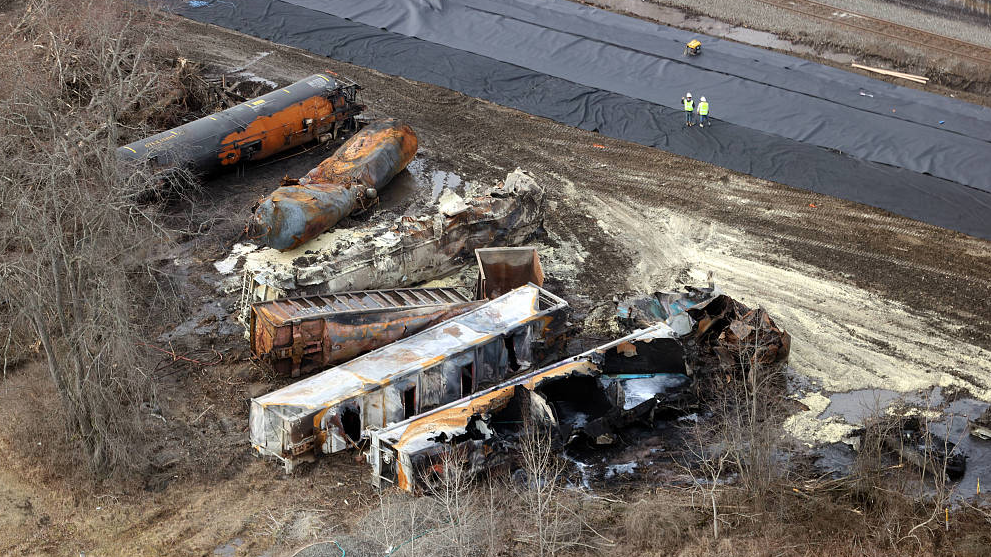 An aerial view of the burnt train after it derailed in East Palestine, Ohio, U.S., February 8, 2023. /CFP