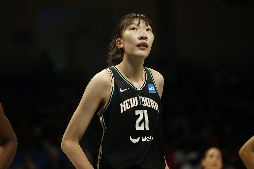 Han Xu of the New York Liberty looks on in the WNBA game against the Dallas Wings at the College Park Center in Arlington, Texas, August 8, 2022. /CFP