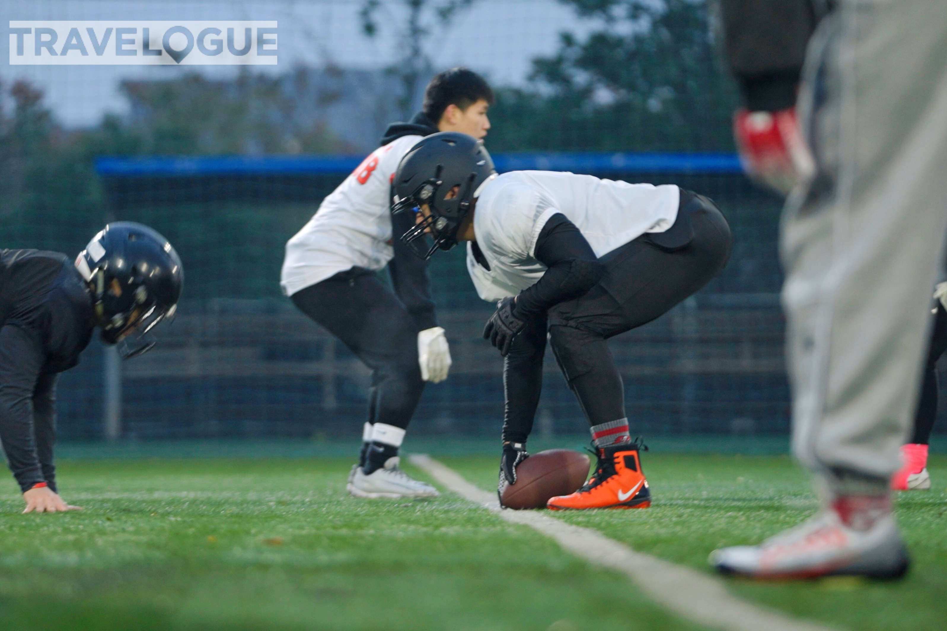 Peter Joseph Kuhn is an American NCAA football player and a big sports fan. In Changsha, he plays quarterback for the team named Changsha Revolutionaries. At weekends, he and his friends regularly get together to play football in Shawan Park. /CGTN