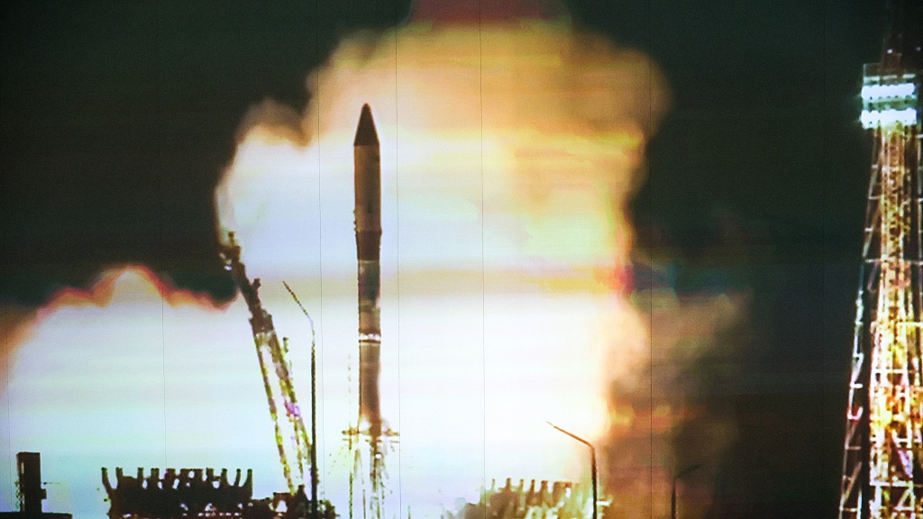 A video screenshot shows the launch of the Soyuz-2.1a rocket carrying the Progress MS-21 cargo spacecraft from the Baikonur Cosmodrome in Kazakhstan, October 26, 2022. /CFP