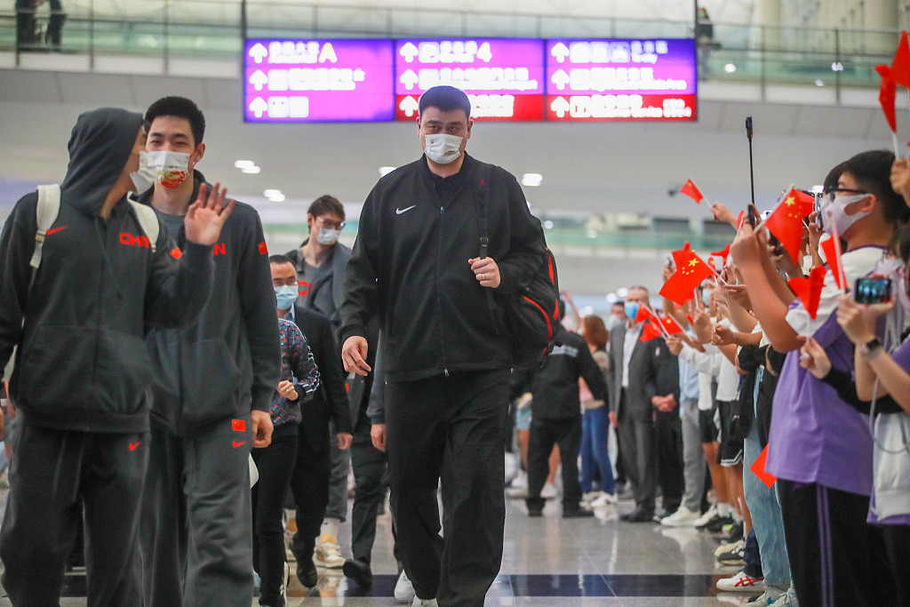 China men's basketball team, led by Yao Ming (C), president of the Chinese Basketball Association, arrive for FIBA Basketball World Cup Asian qualifiers in Hong Kong Special Administrative Region, China, February 19, 2023. /CFP