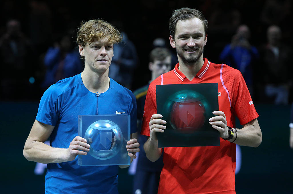 Winner Daniil Medvedev of Russia (R) and runner-up Jannik Sinner of Italy pose with their awards after the final at the Rotterdam Open in the Netherlands, February 19, 2023. /CFP