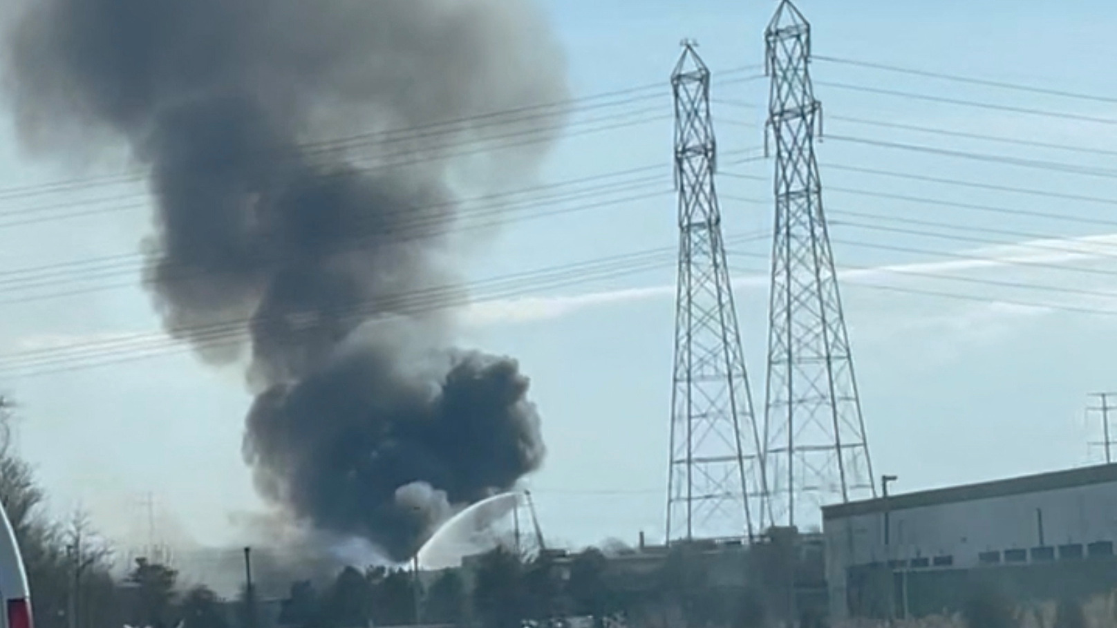 Smoke rises from a metal manufacturing plant after an explosion in Bedford, Ohio, U.S., February 20, 2023. /Reuters