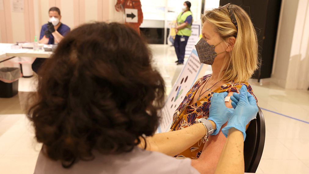 A woman gets a COVID-19 vaccine shot at a clinic in San Rafael, California, U.S., April 6, 2022. /CFP