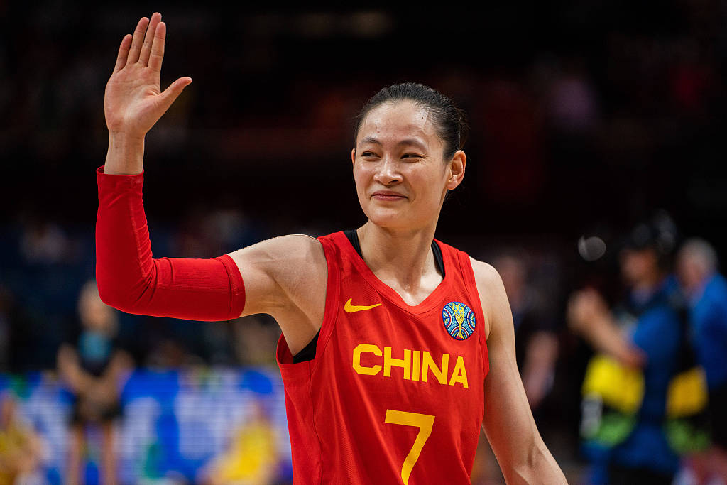 Yang Liwei of China looks on in the FIBA Women's Basketball World Cup semifinals against Australia at Sydney Superdome in Sydney, Australia, September 30, 2022. /CFP