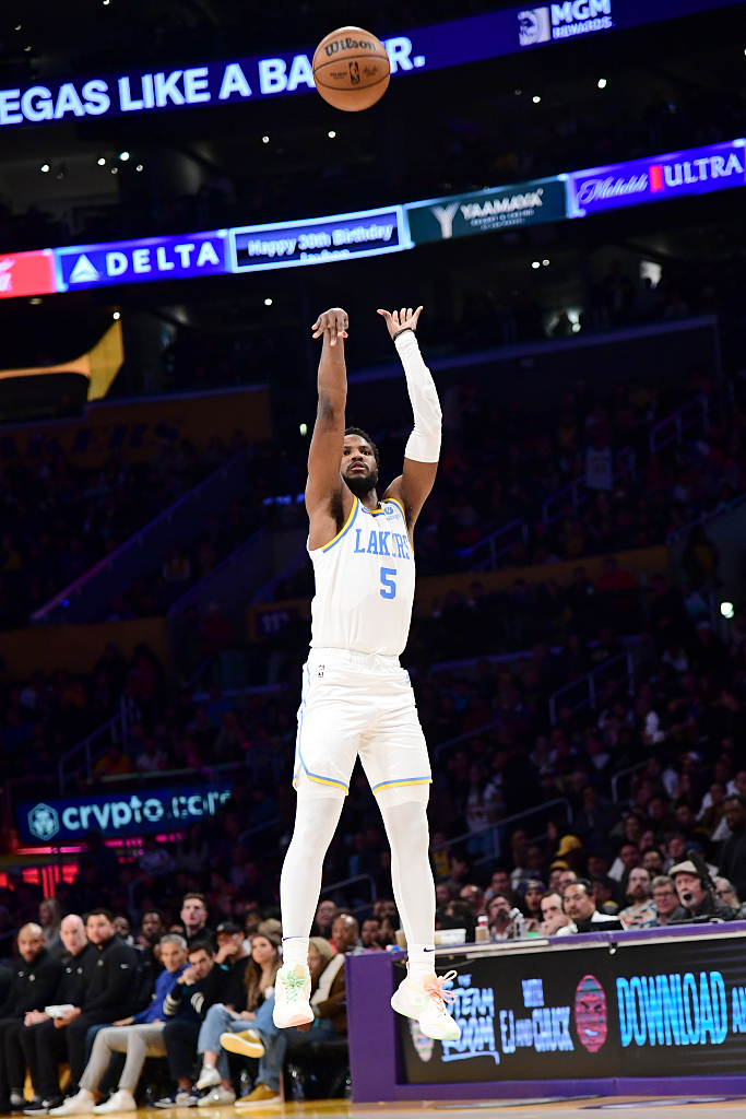 Malik Beasley of the Los Angeles Lakers shoots in the game against the Golden State Warriors at Cryto.com Arena in Los Angeles, California, February 23, 2023. /CFP