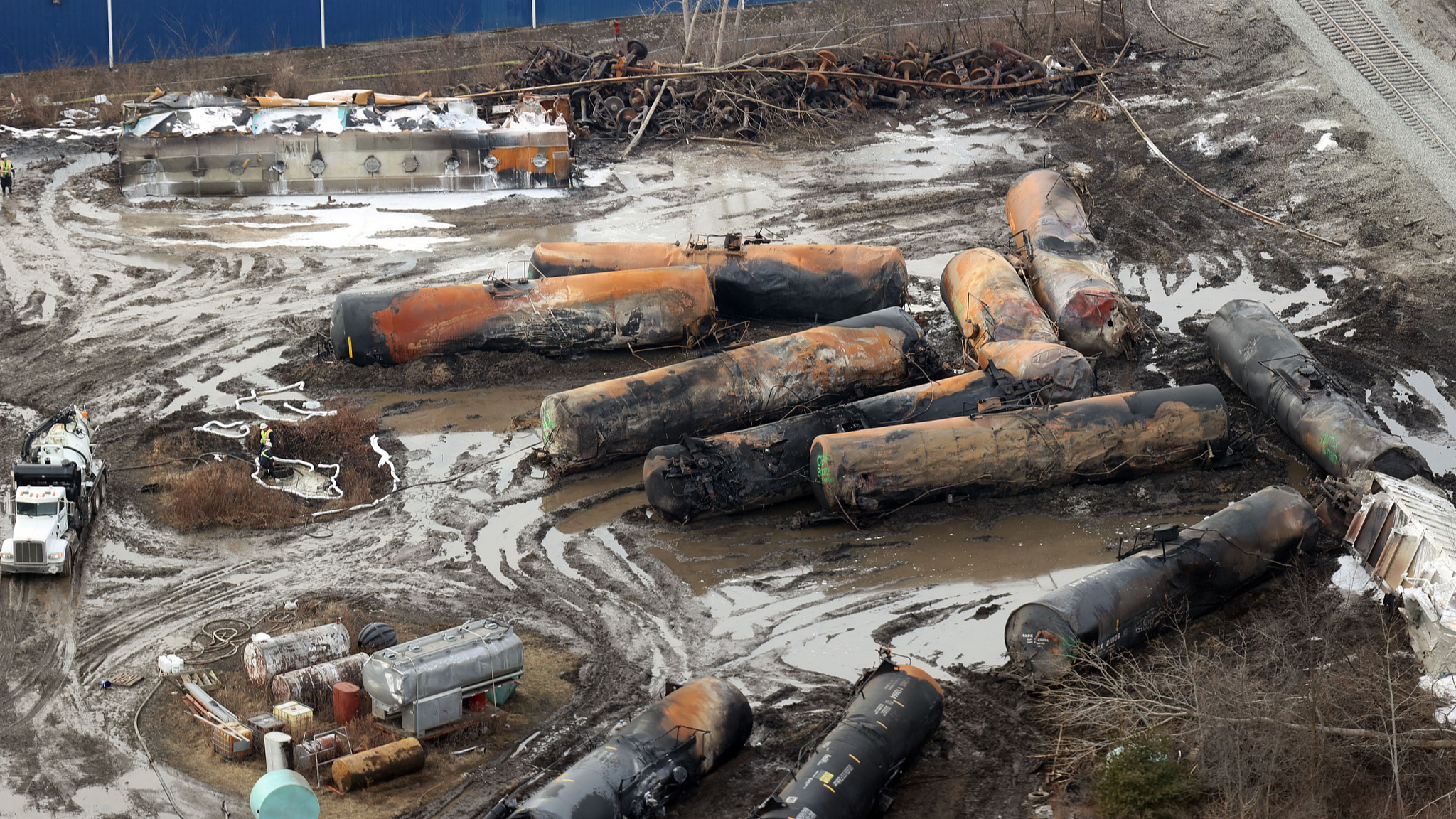 Aerial view of a train derailment containing the toxic chemical, vinyl chloride derailed five days ago in the village of 5,000 people near the Pennsylvania border in East Palestine, Ohio, February 8, 2023. /CFP