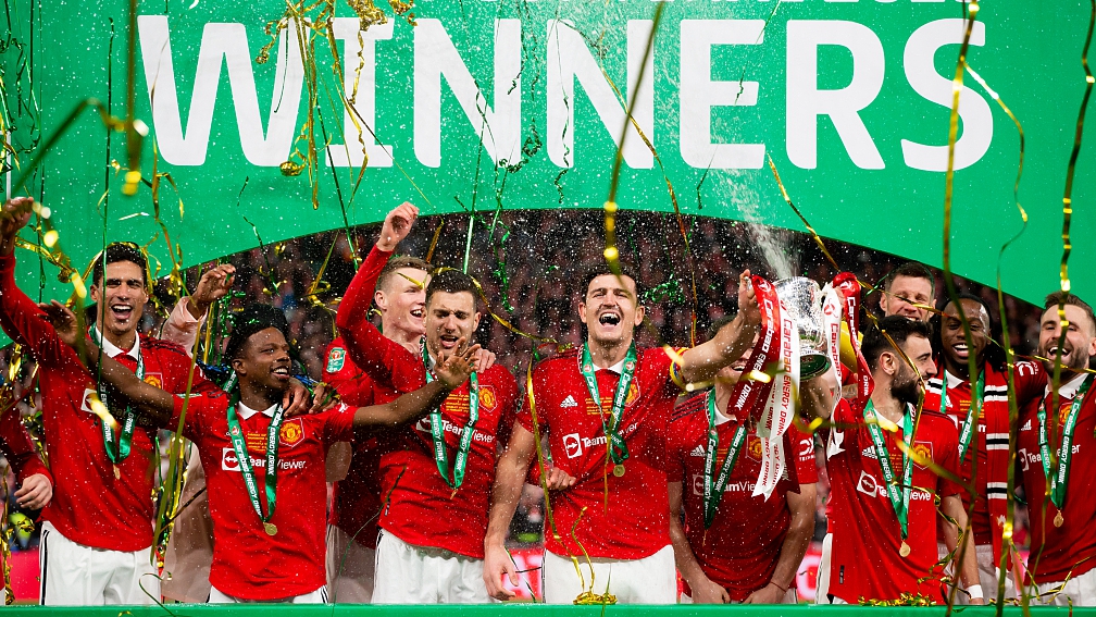 Manchester United players celebrate after winning the League Cup at Wembley Stadium, London, England, February 26, 2023. /CFP