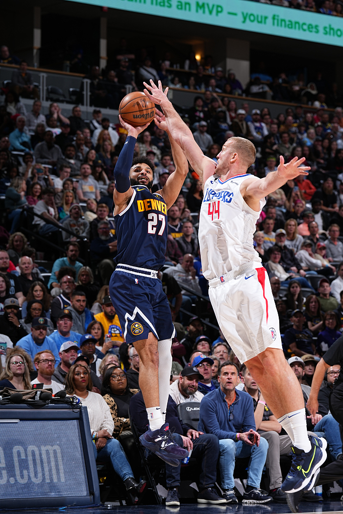 Jamal Murray (#27) of the Denver Nuggets shoots in the game against the Los Angeles Clippers at Ball Arena in Denver, Colorado, February 26, 2023. /CFP