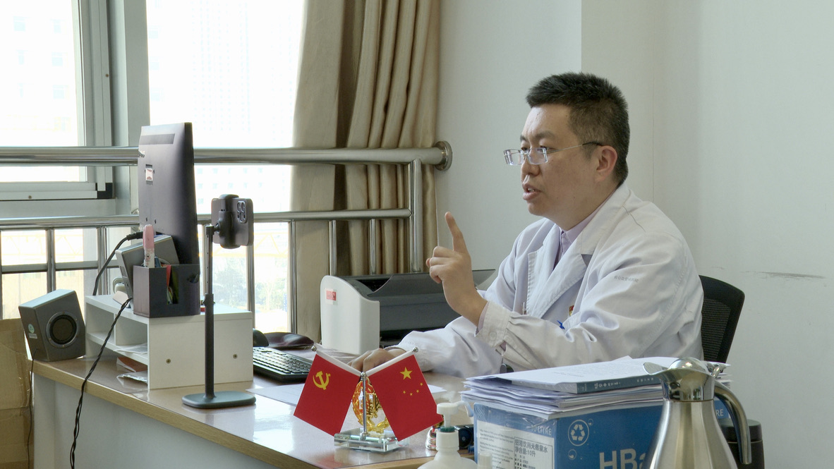 Doctor Chen Chen films a short video in his office in Shanxi Hospital of Cardiac and Cerebrovascular Diseases, February 17, 2023. / CGTN