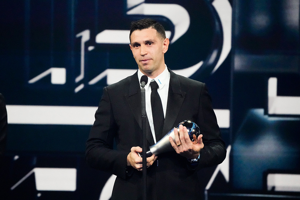 Emiliano Martinez receives the best goalkeeper award at the Best FIFA Football Awards 2022 in Paris, France, February 27, 2023. /CFP