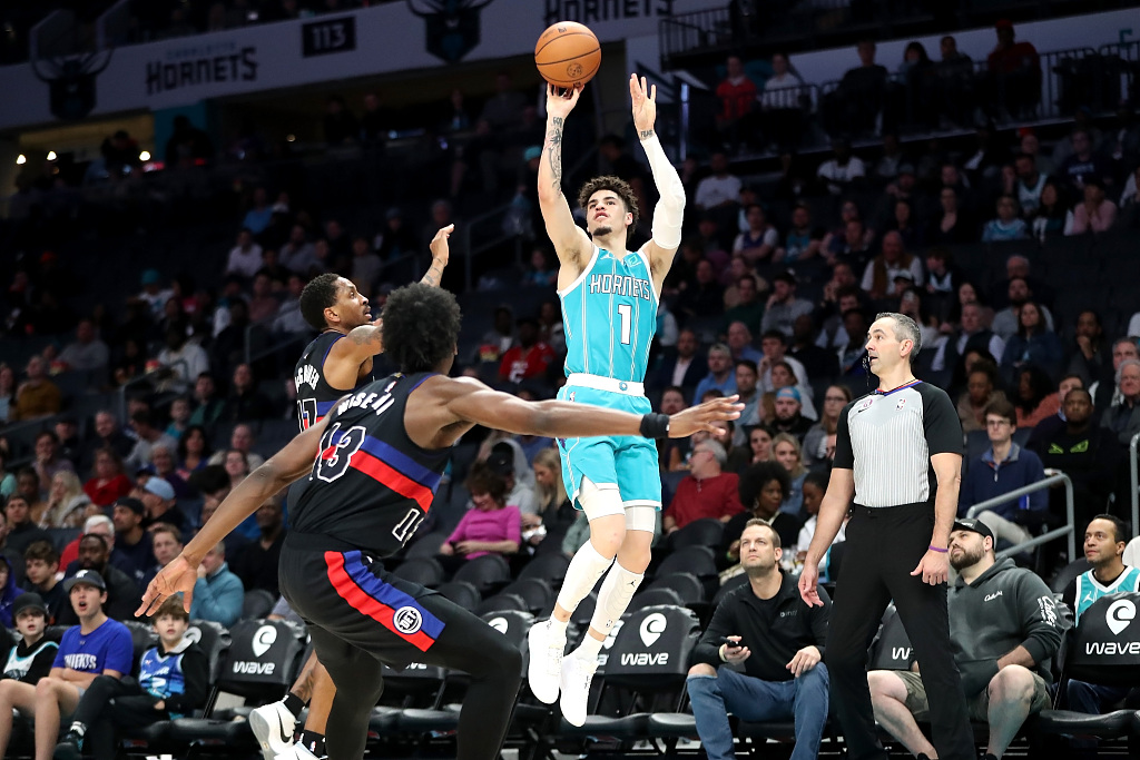 Lamelo Ball (#1) of the Charlotte Hornets shoots in the game against the Detroit Pistons at the Spectrum Center in Charlotte, North Carolina, February 27, 2023. /CFP