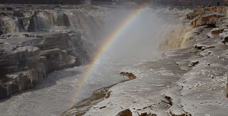 A rainbow appears at Hukou Waterfall on the Yellow River, Shanxi Province, China. /CFP