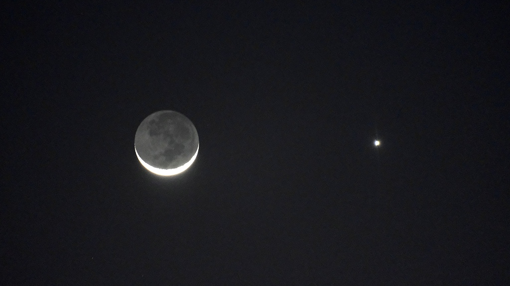 The moon-Venus conjunction is seen in Hong Kong, China, February 22, 2023. /CFP