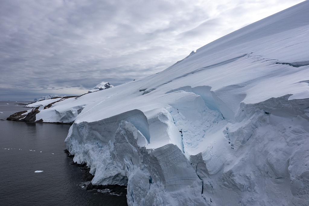 The glaciers on Horseshoe Island are seen as the floes melt due to global climate change in Antarctica, February 16, 2022. /CFP