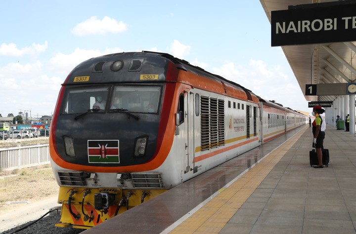 A train arrives at Nairobi station of the China-built Mombasa-Nairobi Standard Gauge Railway in Nairobi, Kenya, November 17, 2021. /Xinhua