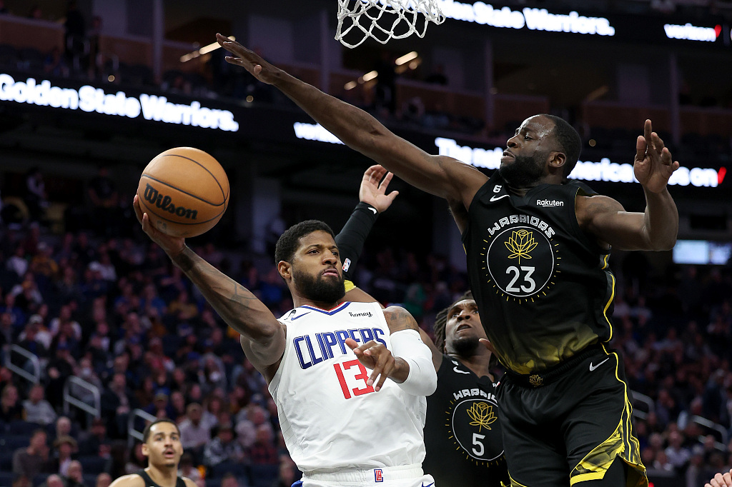 Draymond Green (#23) of the Golden State Warriors guards Paul George (#13) of the Los Angeles Clippers in the game at the Chase Center in San Francisco, California, March 2, 2023. /CFP