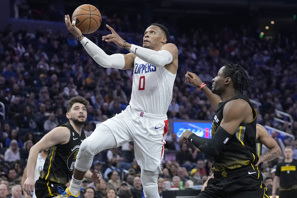 Russell Westbrook (#0) of the Los Angeles Clippers drives toward the rim in the game against the Golden State Warriors at the Chase Center in San Francisco, California, March 2, 2023. /CFP