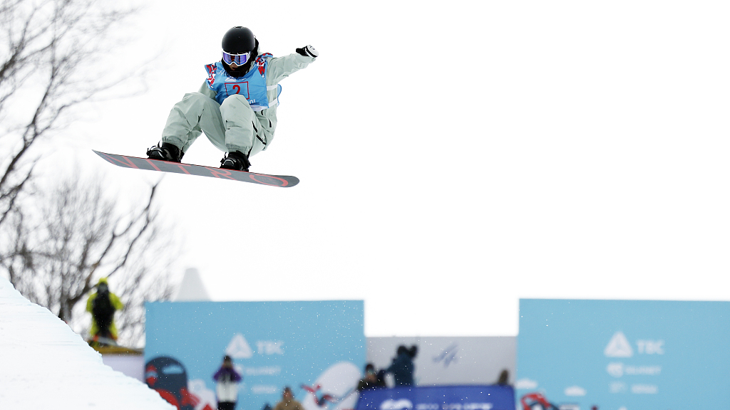 Cai Xuetong in action during the women's snowboard halfpipe final at the Freestyle Ski and Snowboard World Championships in Bakuriani, Georgia, March 3, 2023. /CFP