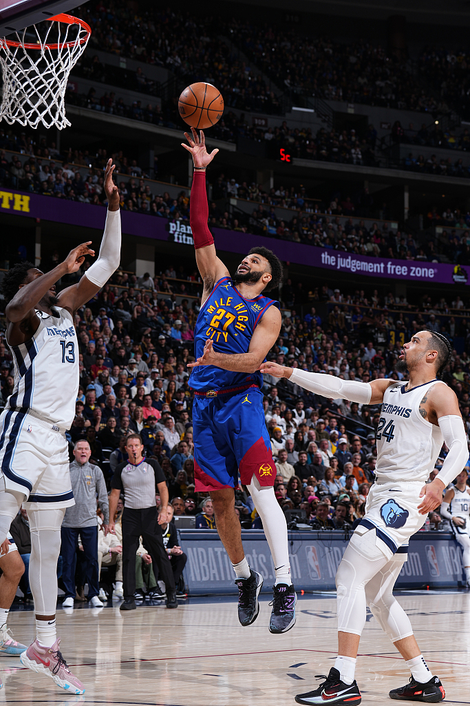 Jamal Murray (#27) of the Denver Nuggets shoots in the game against the Memphis Grizzlies at Ball Arena in Denver, Colorado, March 3, 2023. /CFP
