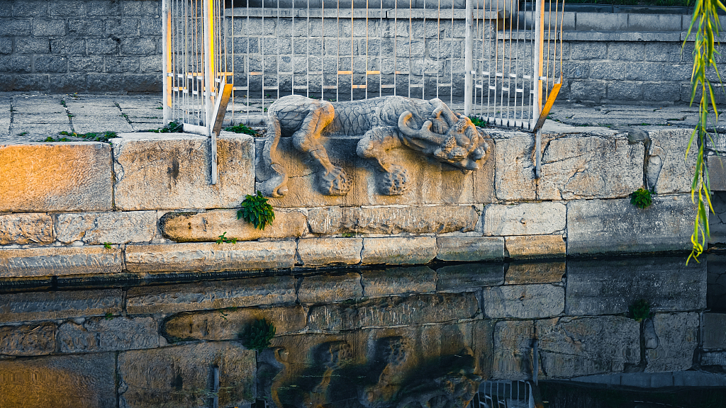 Carvings of 'water-quelling beasts' adorn the bridge. /CFP