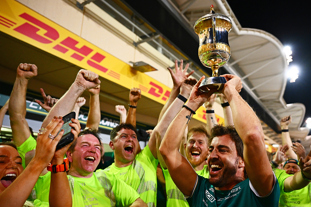 Third-placed Fernando Alonso of Aston Martin celebrates with his team after the race in Sakhir, Bahrain, March 5, 2023. /CFP