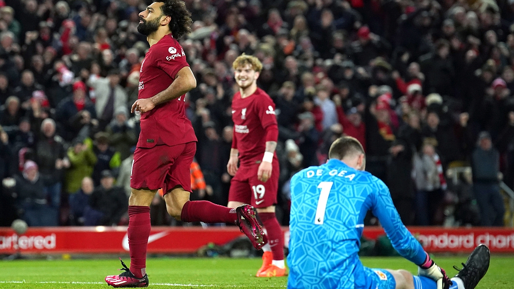 Liverpool's Mohamed Salah (L) celebrates as Manchester United goalkeeper David de Gea looks dejected during their Premier League clash at Anfield, Liverpool, England, March 5, 2023. /CFP