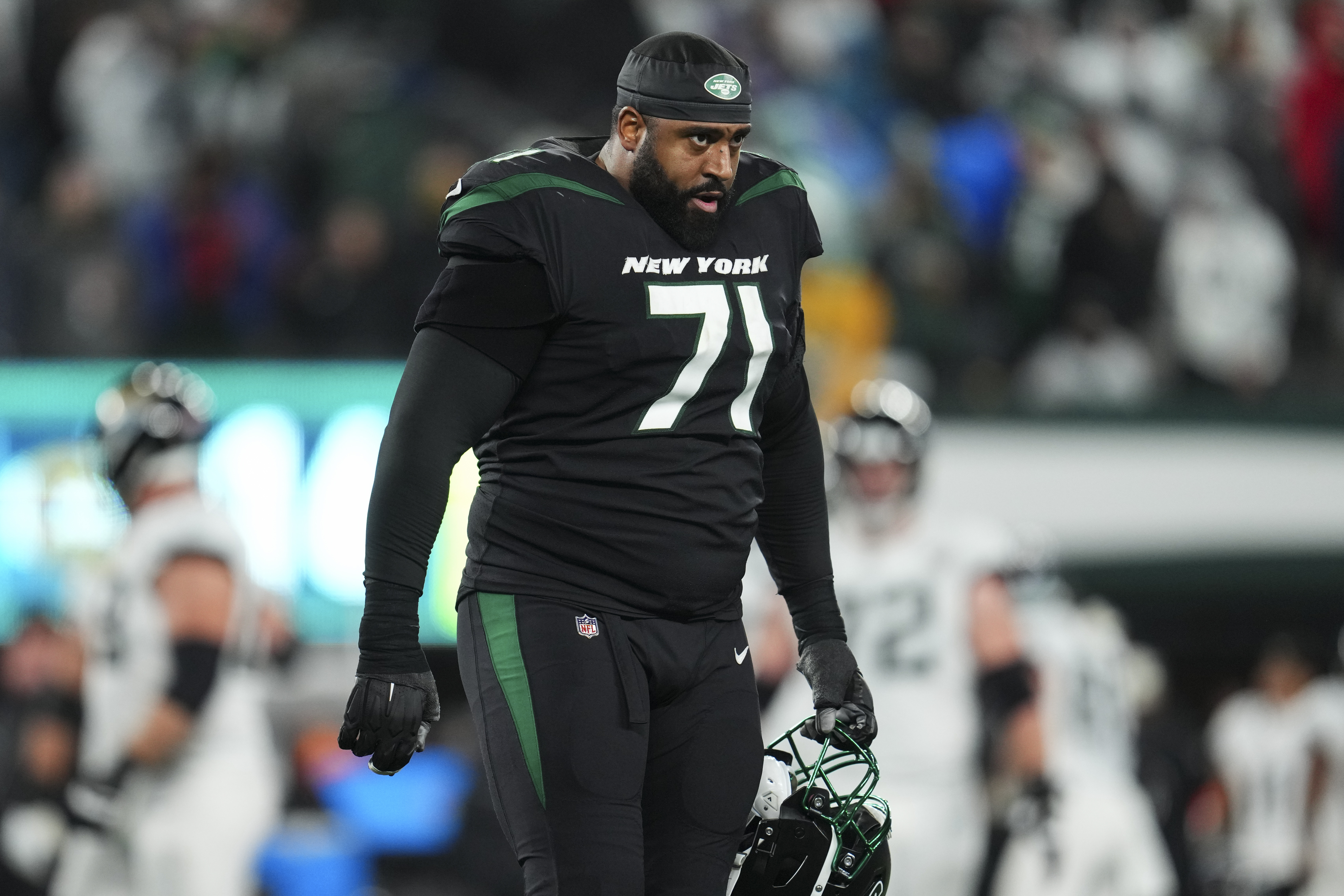 Left tackle Duane Brown of the New York Jets looks on in the game against the Jacksonville Jaguars at MetLife Stadium in East Rutherford, New Jersey, December 22, 2022. /CFP