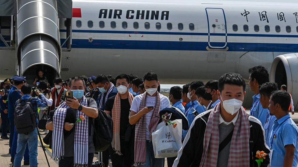 The first group of Chinese tourists returned to Cambodia, February 7, 2023. /CFP
