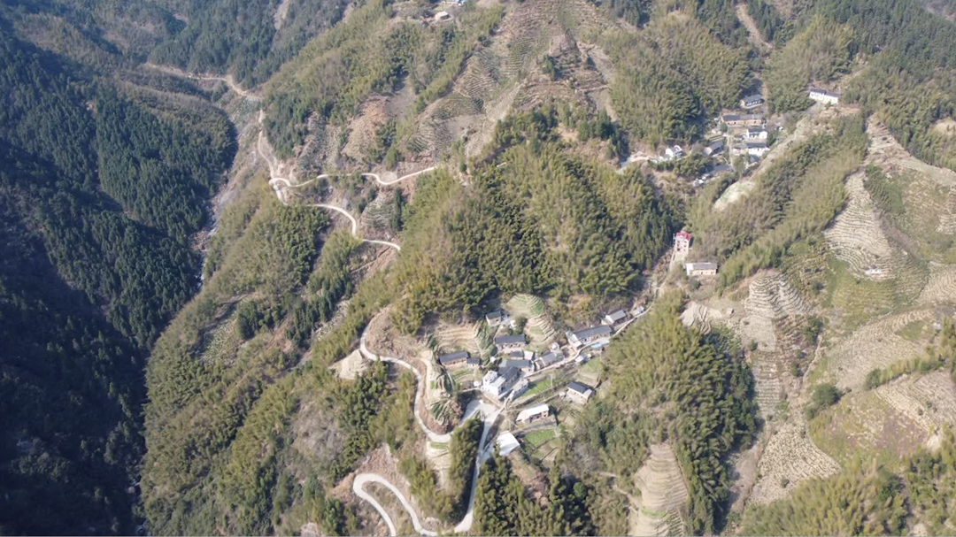 A view of the high-altitude, mountainous roads in Qingxi Village, Anhui Province. /Picture Courtesy:  Hospital of Anhui University of Traditional Chinese Medicine