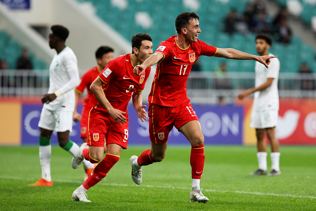 Mutellip Iminqari (R) of China celebrates after scoring the opening goal against Saudi Arabia during their AFC U20 Asian Cup match at Bunyodkor Stadium in Tashkent, Uzbekistan, March 6, 2023. /CFP