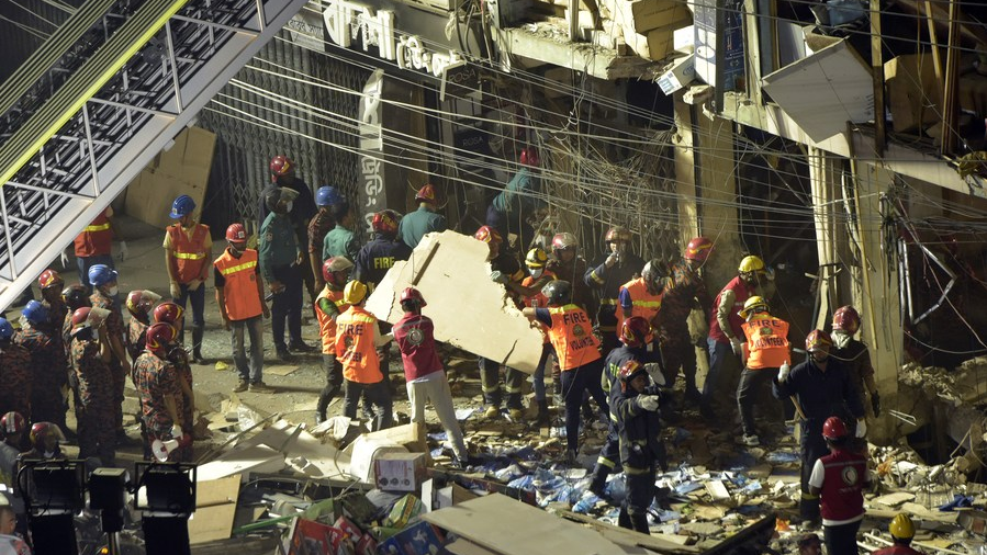 Rescuers work at the site of an explosion in Dhaka, Bangladesh on March 7, 2023. /Xinhua
