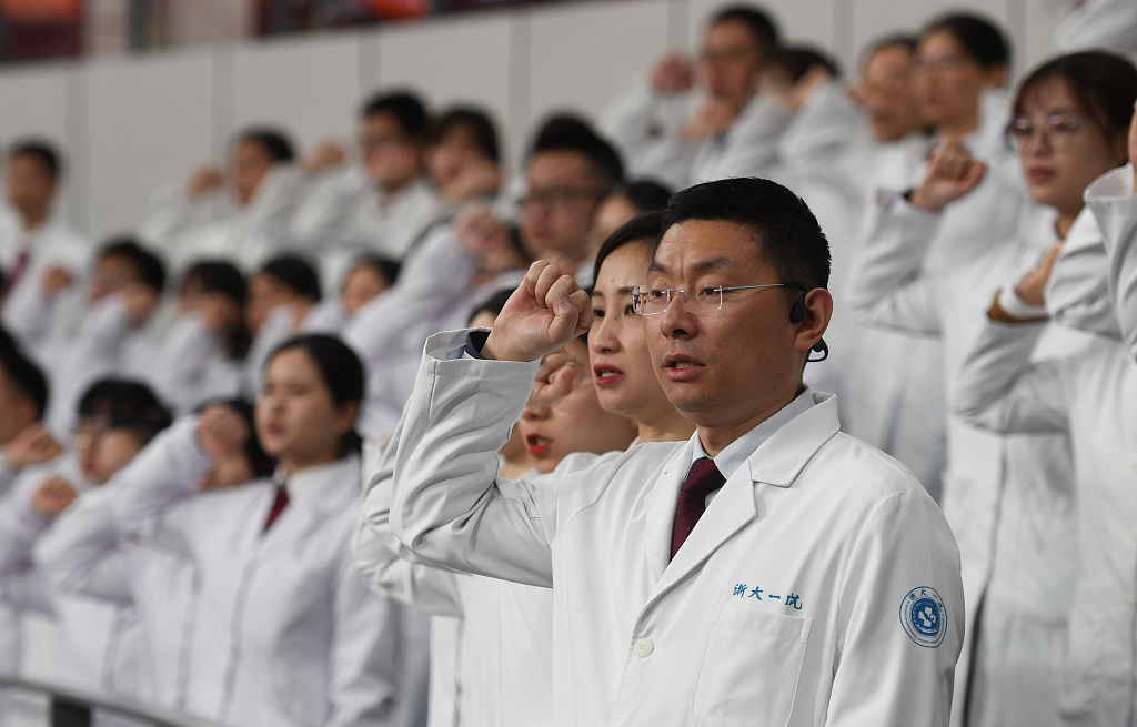Medical staff say their vows at an oath-taking event 200 days to go till the opening ceremony of the Hangzhou Asian Games, which will take place from September 23 to October 8, followed by the Asian Para Games from October 22 to 28. The events are postponed by a year due to the COVID-19 pandemic. /CFP