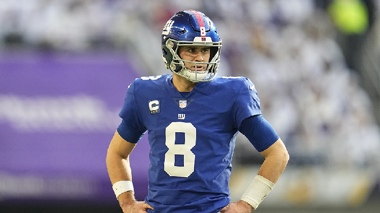 NY Giants reach 4-year, $160 million extension with QB Daniel