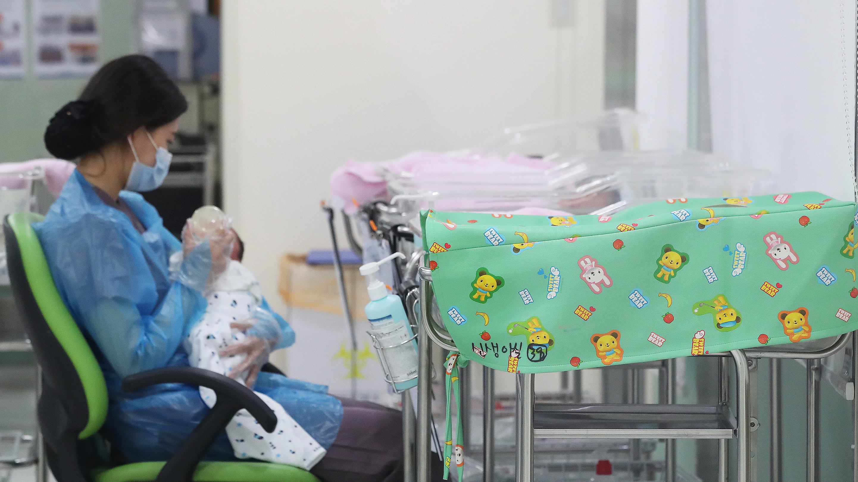 The newborn unit of a maternity hospital in Seoul, South Korea, February 27, 2019. /CFP