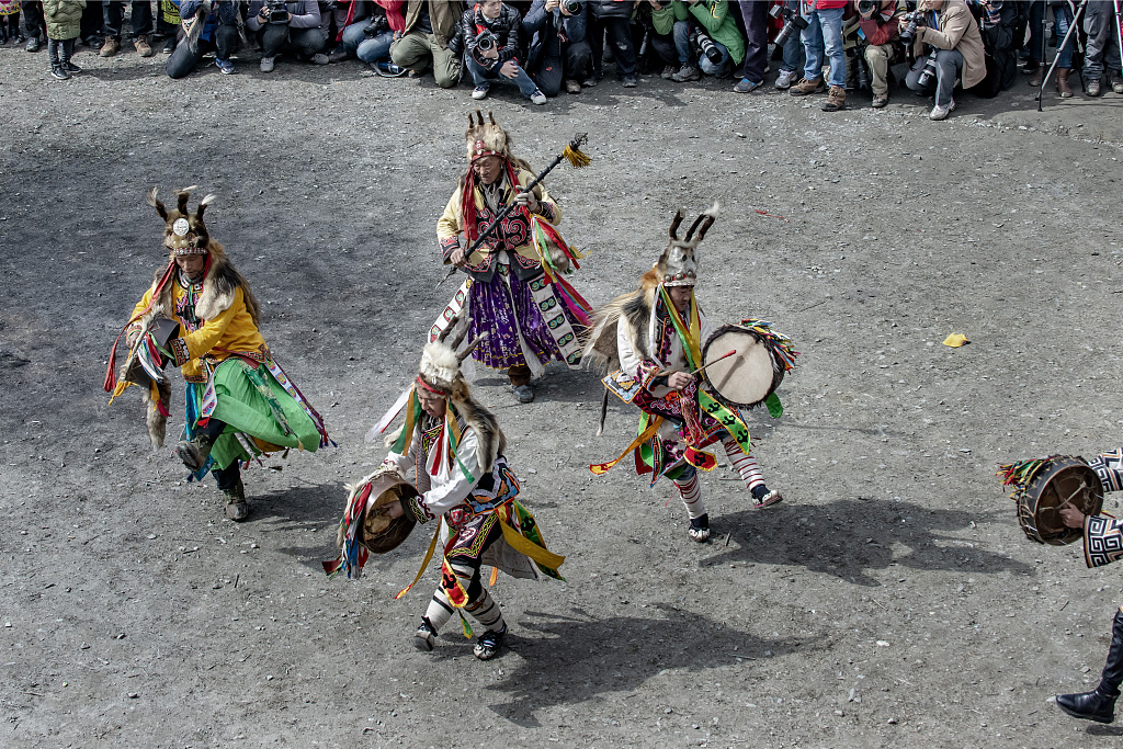 Four men perform a sheepskin drum dance during the Guairu Festival celebrations in Puxi Village, Lixian County, Sichuan. /CFP