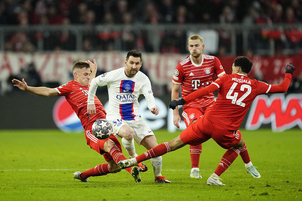 Lionel Messi (C) of PSG is surrounded by Bayern Munich players during their Champions League clash at Allianz Arena in Munich, Germany, March 8, 2023. /CFP