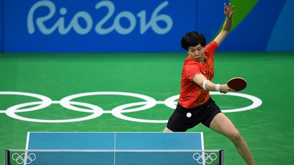 China's Li Xiaoxia swings her paddle during the women's singles semi-final table tennis match at the Riocentro venue during the Rio 2016 Olympic Games, August 10, 2016. /CFP