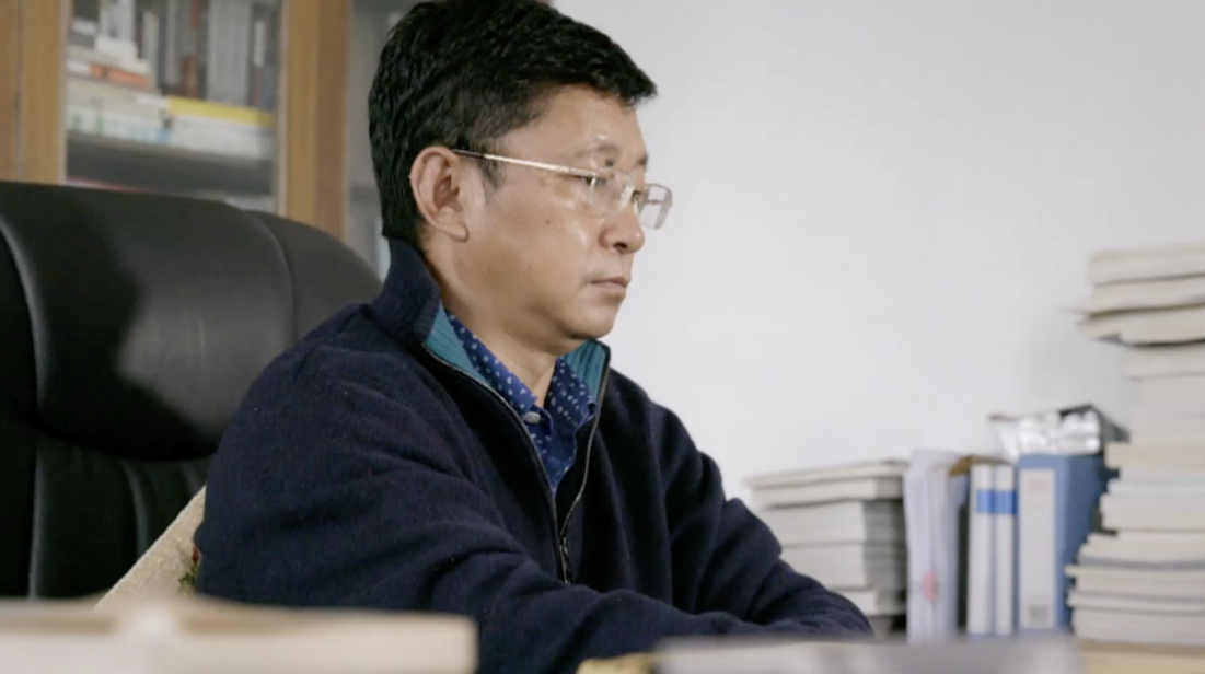 Contemporary Chinese writer Alai at his desk. /CGTN