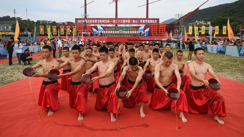 A ceremony takes place at the Fishing Season Festival in Xiangshan. /CFP