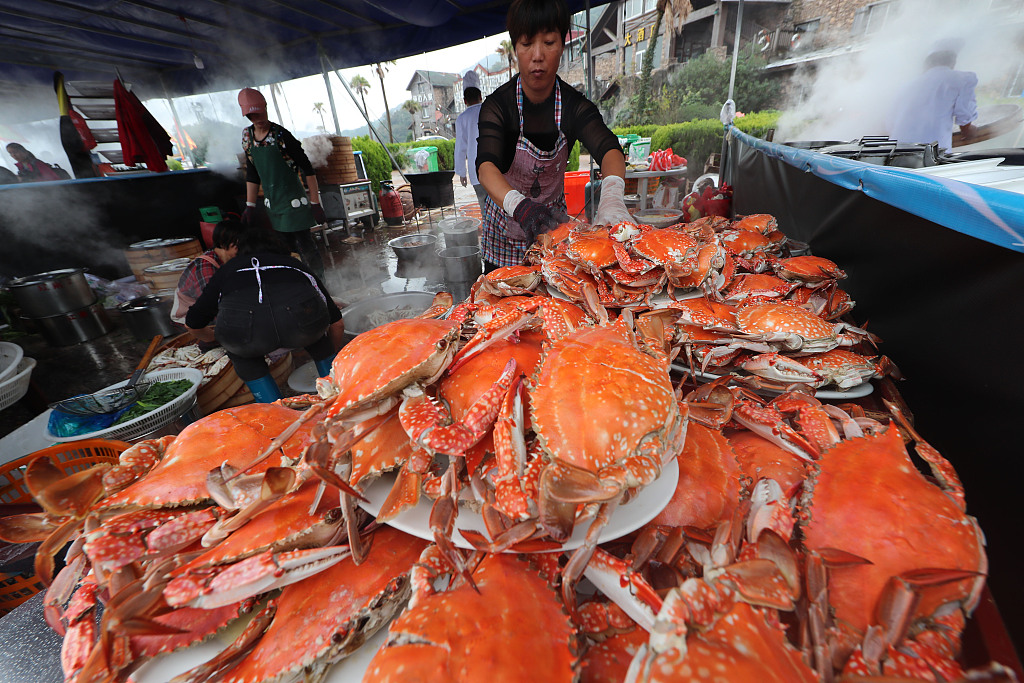 A seafood banquet is held for visitors to Xiangshan. /CFP