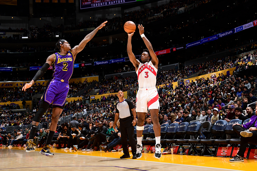 OG Anunoby (#3) of the Toronto Raptors shoots in the game against the Los Angeles Lakers at Crypto.com Arena in Los Angeles, California, March 10, 2023. /CFP