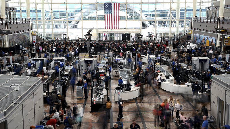 Passengers wait in a security line at Denver International Airport, U.S., February 22, 2023. /CFP