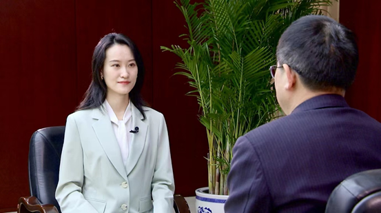 CGTN reporter Liu Jiaxin (L) interviews Wang Daoxi on China's water solutions. /CGTN