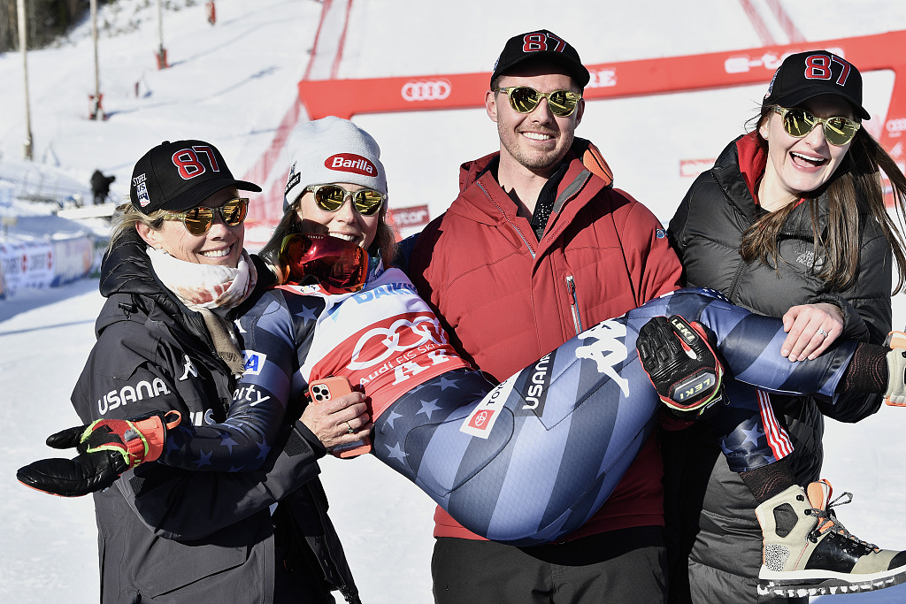 Mikaela Shiffrin (L2) celebrates her record win with her family members   during the Alpine Ski World Cup in Are, Sweden, March 11, 2023. /CFP