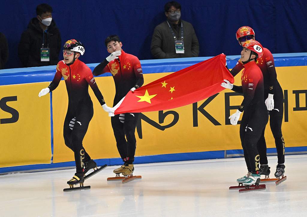 Athletes of Team China celebrate after winning men's 5,000m relay final in the World Short Track Speed Skating Championships at Mokdong Ice Rink in Seoul, South Korea, March 12, 2023. /CFP