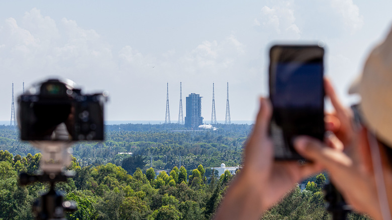 A spectator takes pictures of the Wenchang Spacecraft Launch Site when the Tianzhou-3 cargo craft is about to launch, September 20, 2021. /CFP